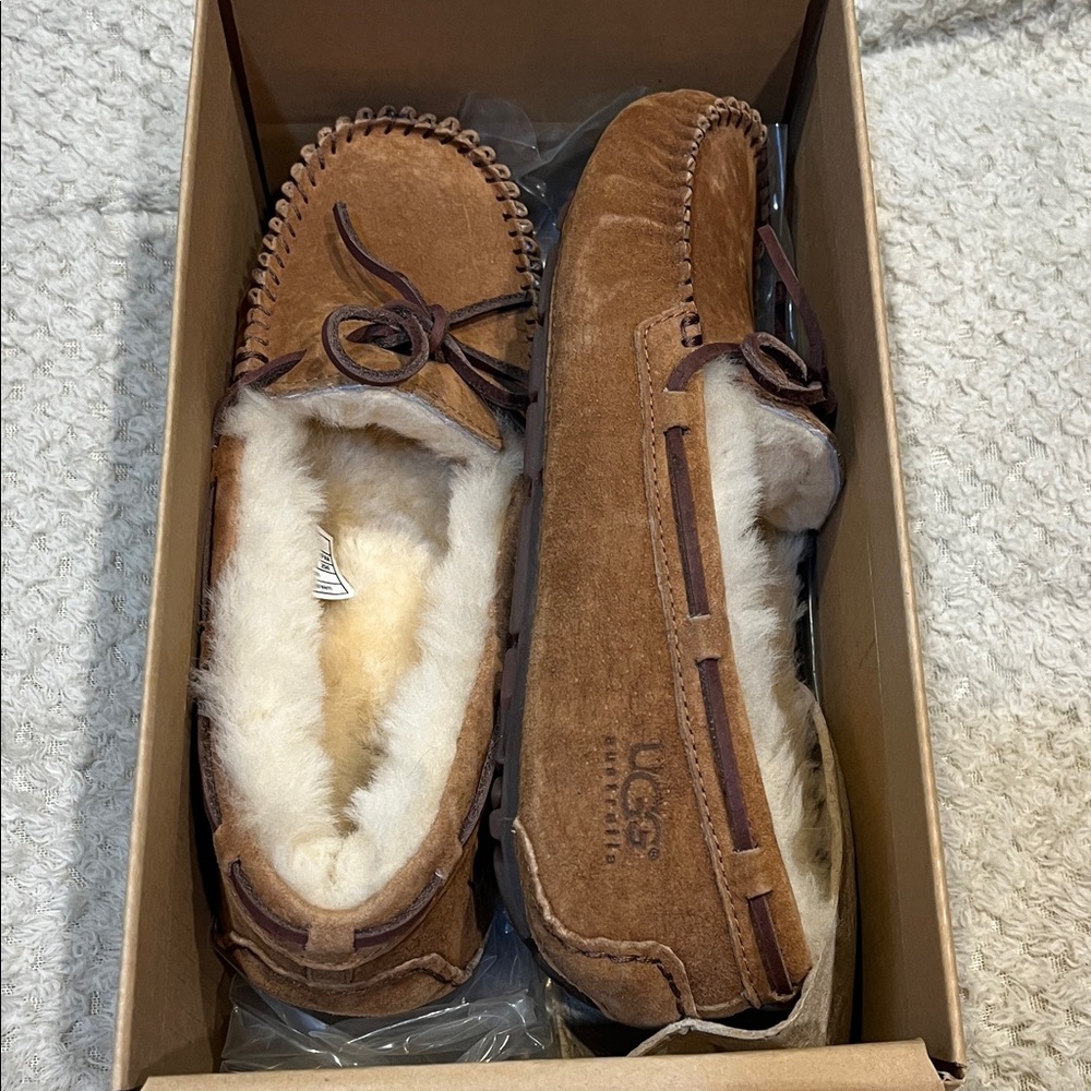Never worn UGG Women's Dakota Slippers in a chestnut color. Size 8.